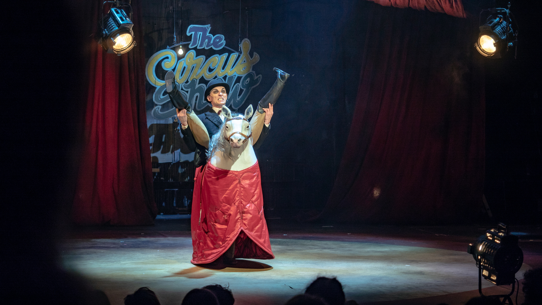 Lion - The weird and magical Abracadabra Circus Show Turun Kaupunginteatterissa