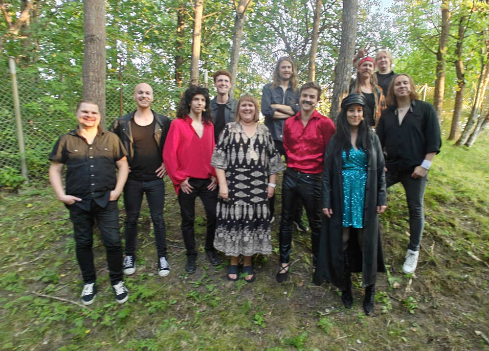 Suomen Musiikkiteatterin Show Must Go On