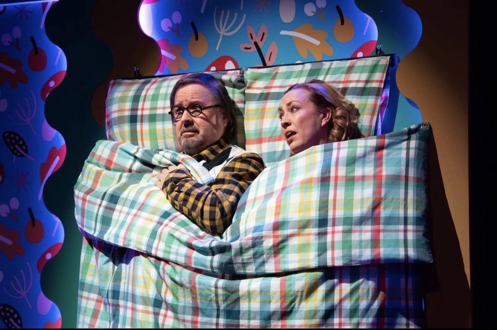 Kaiken se kestää -komediamusikaali parisuhteesta 